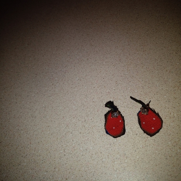 Jewelry - Picture 2 of 3